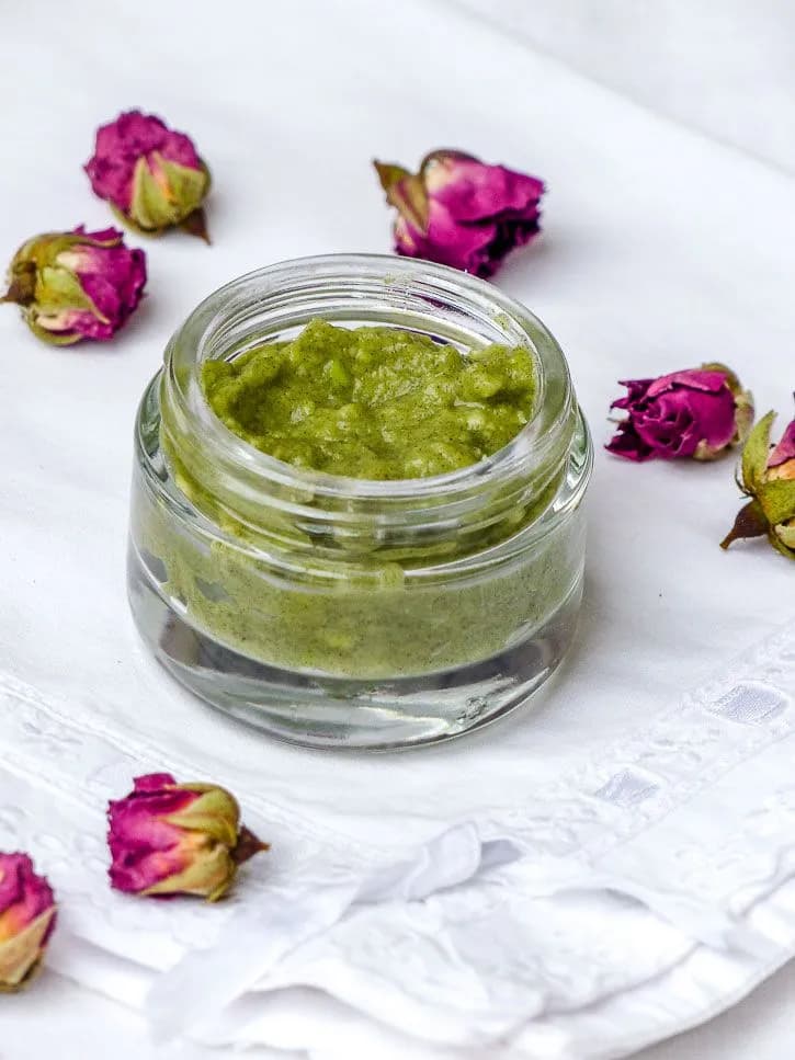 Masque maison à l'avocat pour cheveux secs