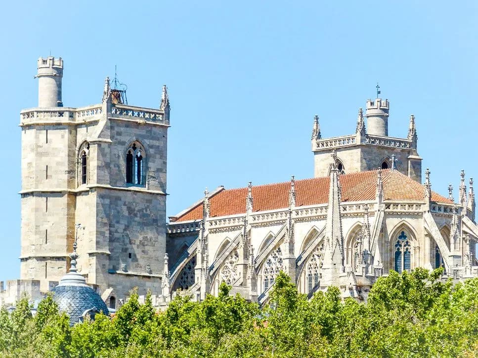 Narbonne-Mairie-et-cathédrale
