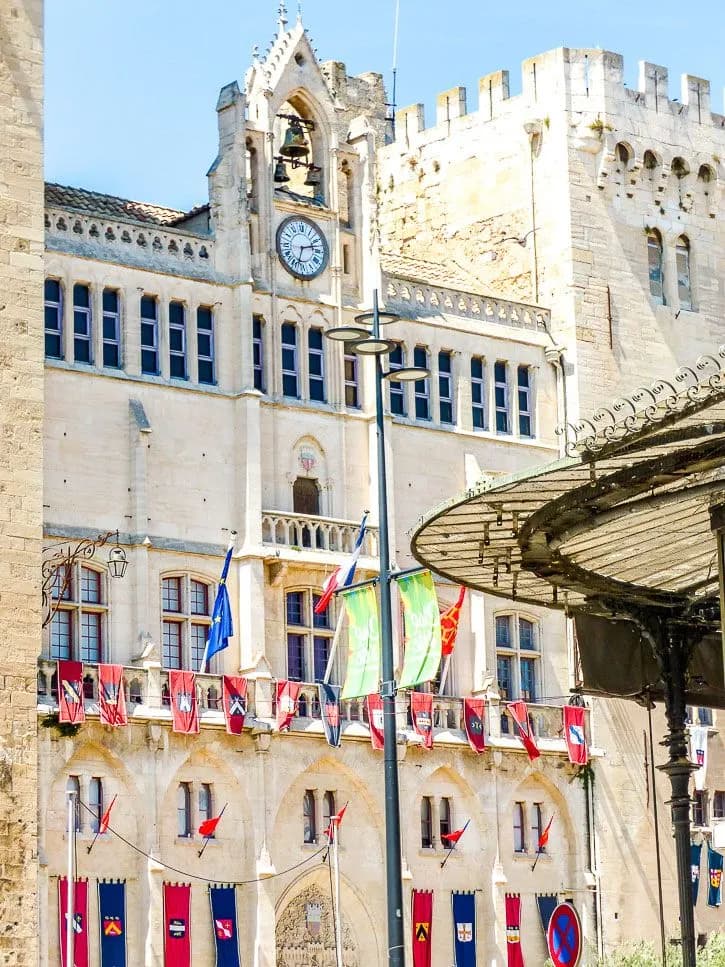 Promenade dans la ville de Narbonne