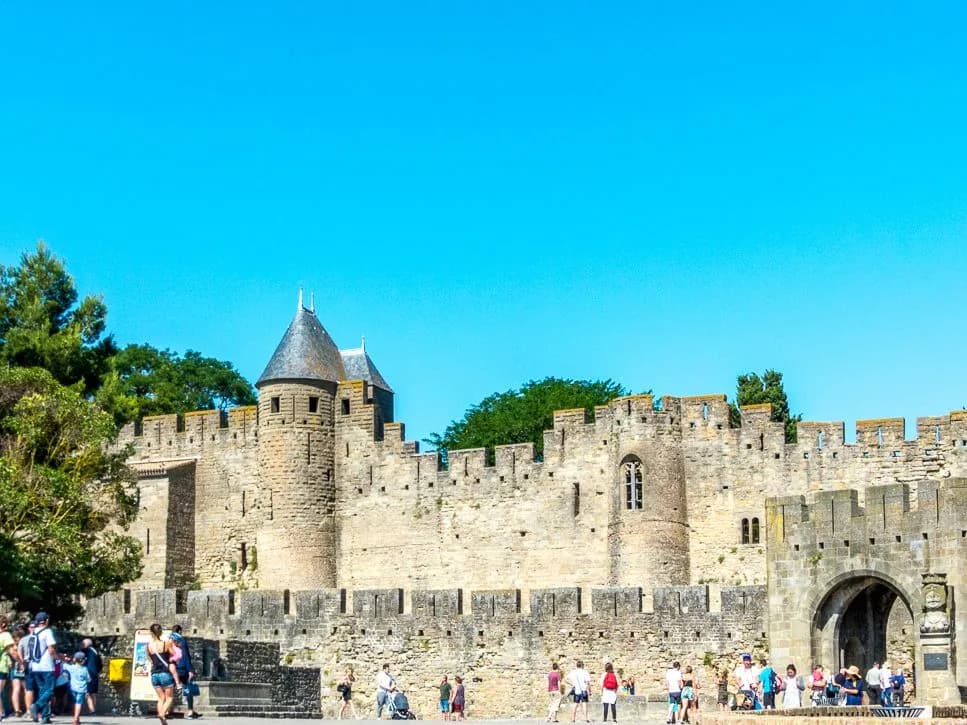 Parvis de la cité de Carcassonne